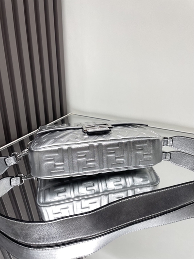 フェンディバッグ素材ディテール